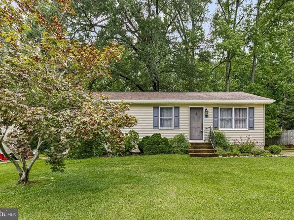 12 Garvey Ln, Newark, DE 19702