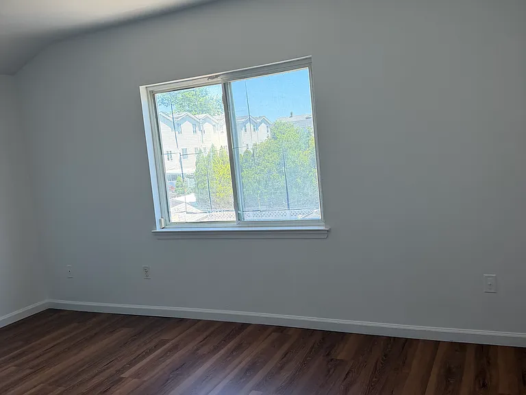 144 Graham Ave #2F — Photo 7