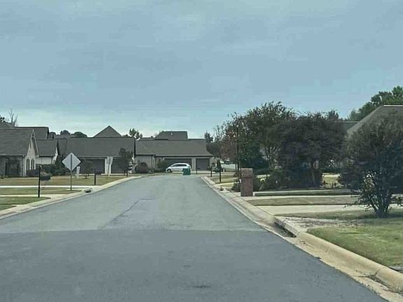 Exterior Neighborhood (street photo)