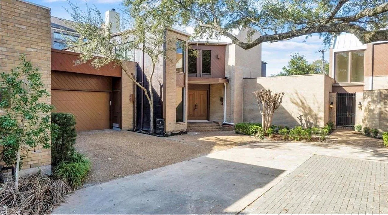 3 bed, 3.5 bath, 4778 sqft, $5,100 — Photo 1