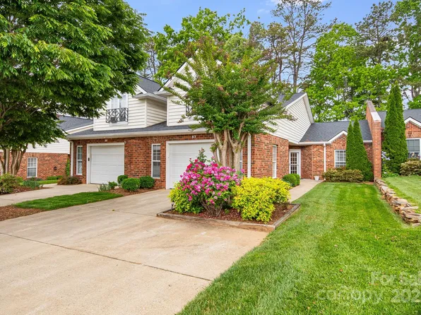 57 Lake Pointe Cir, Hendersonville, NC 28792