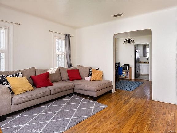 2nd image of 701 Walnut St