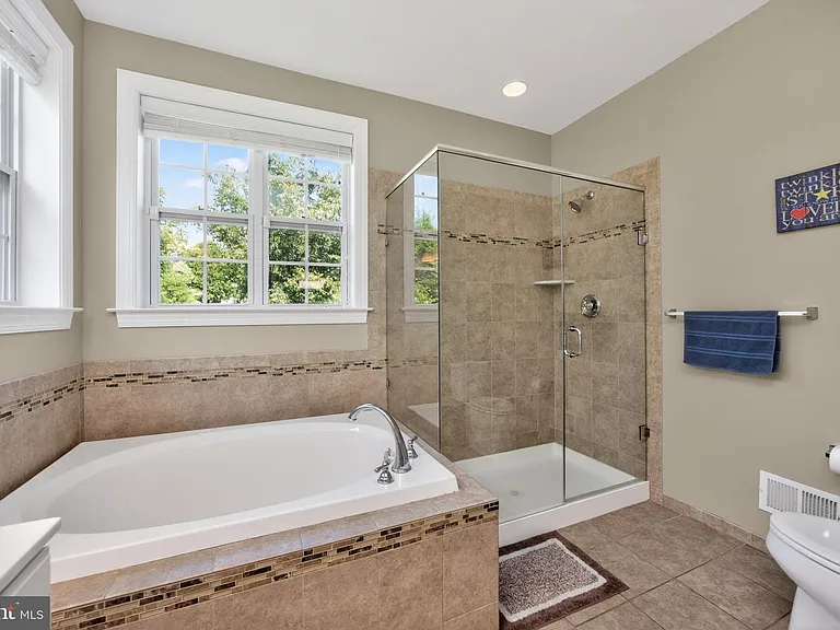 121 Shilling Ave — Photo 26