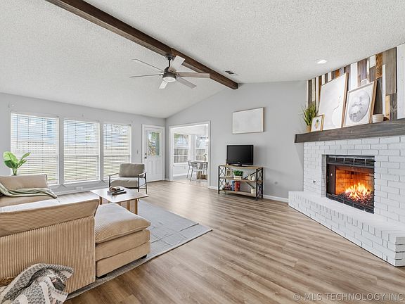 5th image of 1808 S Gardenia Ave