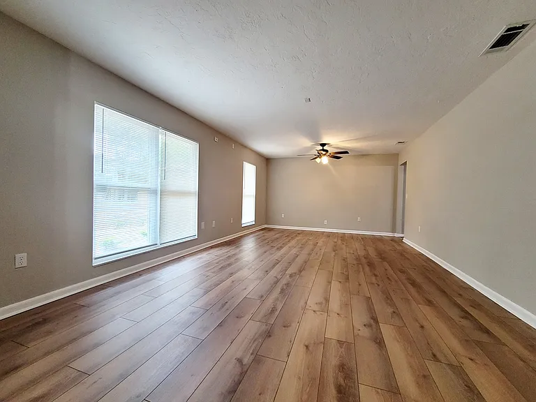 3116 W University Ave — Photo 10
