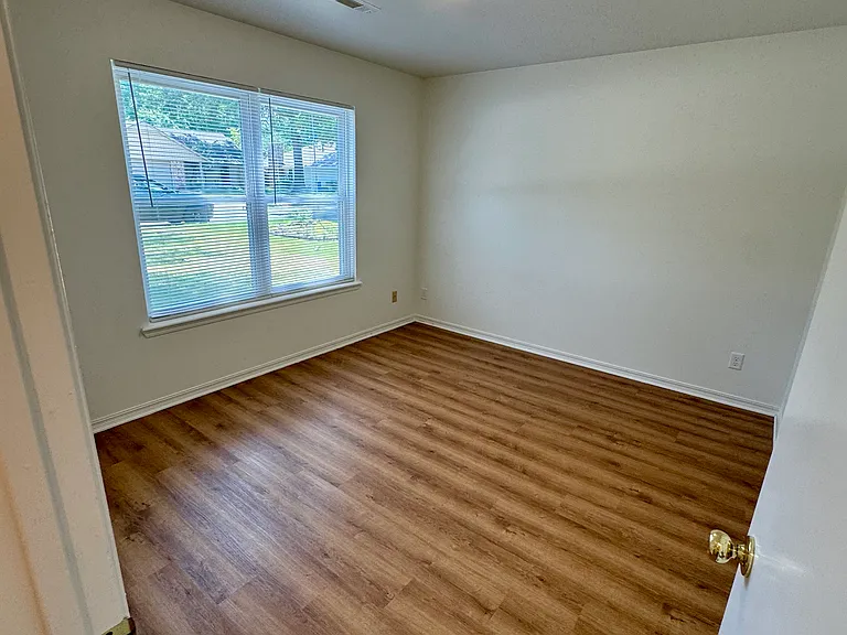 1484 E Cortland St — Photo 13