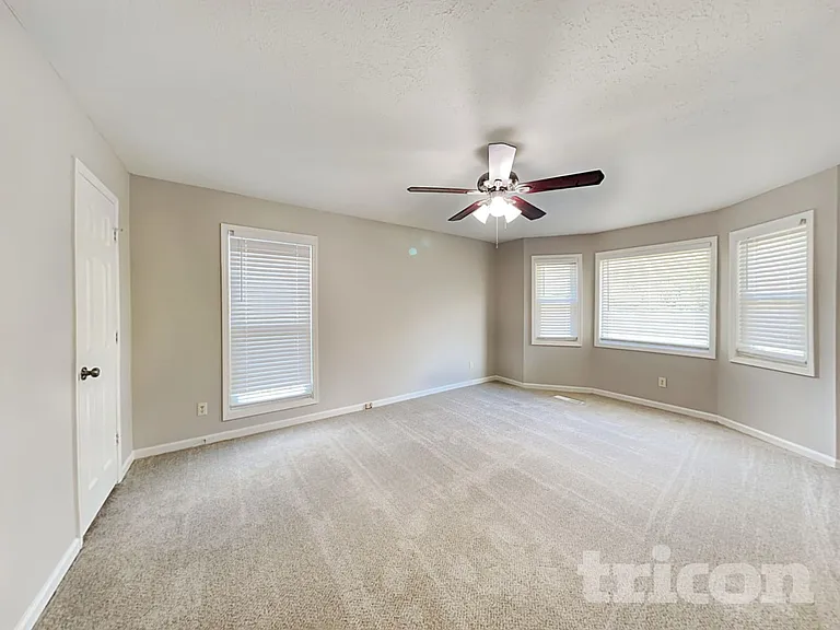 1147 Reading Dr NW — Photo 8