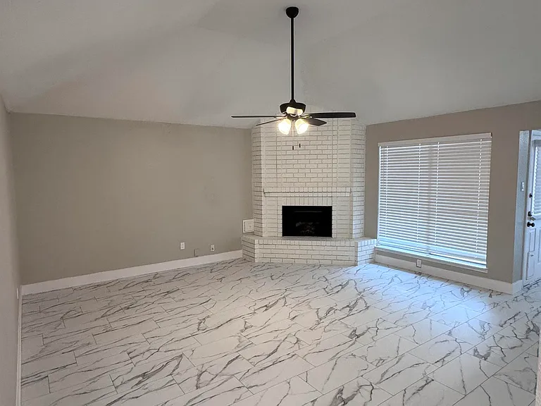 7722 Covington Dr — Photo 3