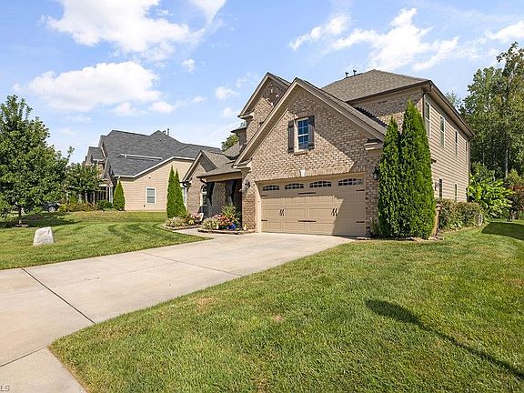 3rd image of 710 Sugarberry Ln