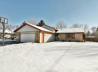 883 Brightside Ct, Machesney Park, IL 61115