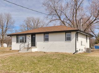 2419 E 23rd St, Des Moines, IA 50317