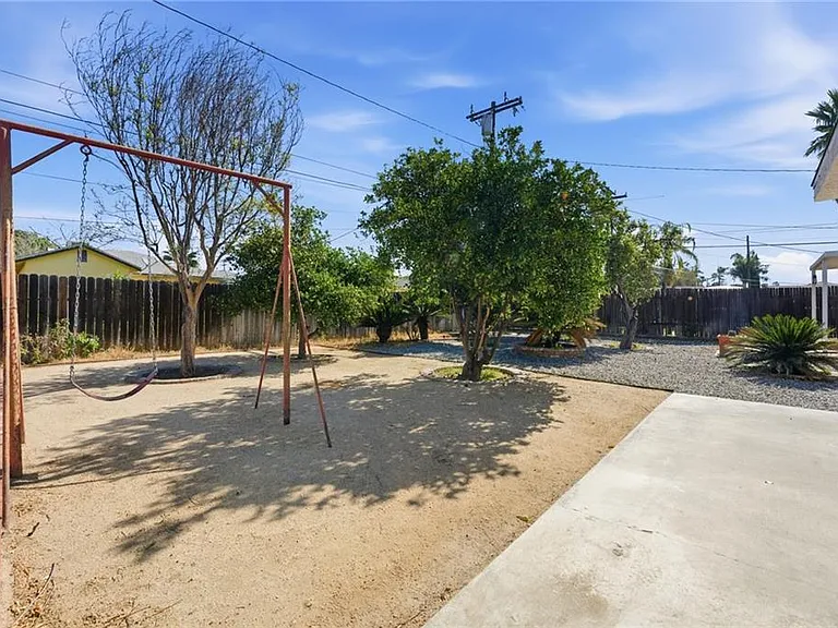 409 W Camellia Way — Photo 27