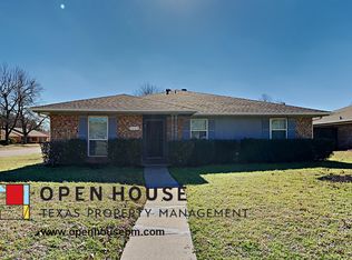 1138 Carriagehouse Ln, Garland, TX 75040