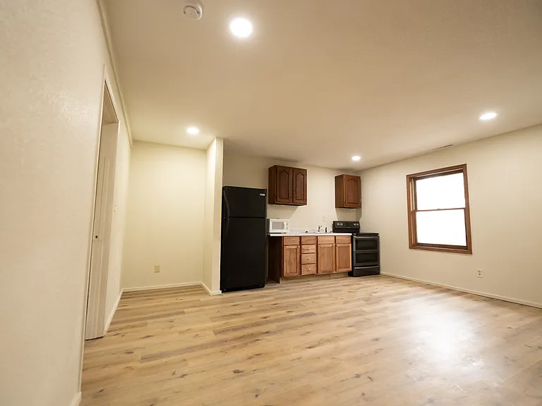 213 Neosho St #F — Photo 1