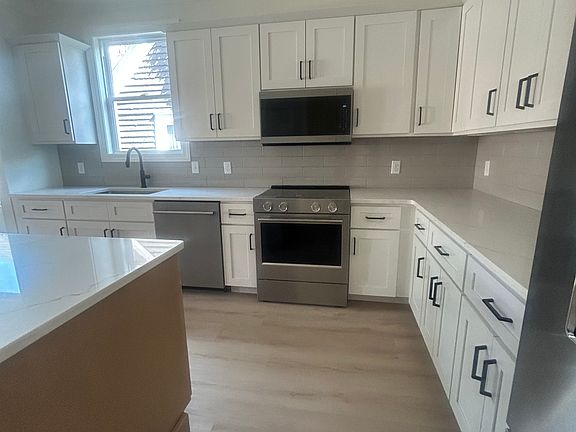 4th image of 2108 Duncan Ave