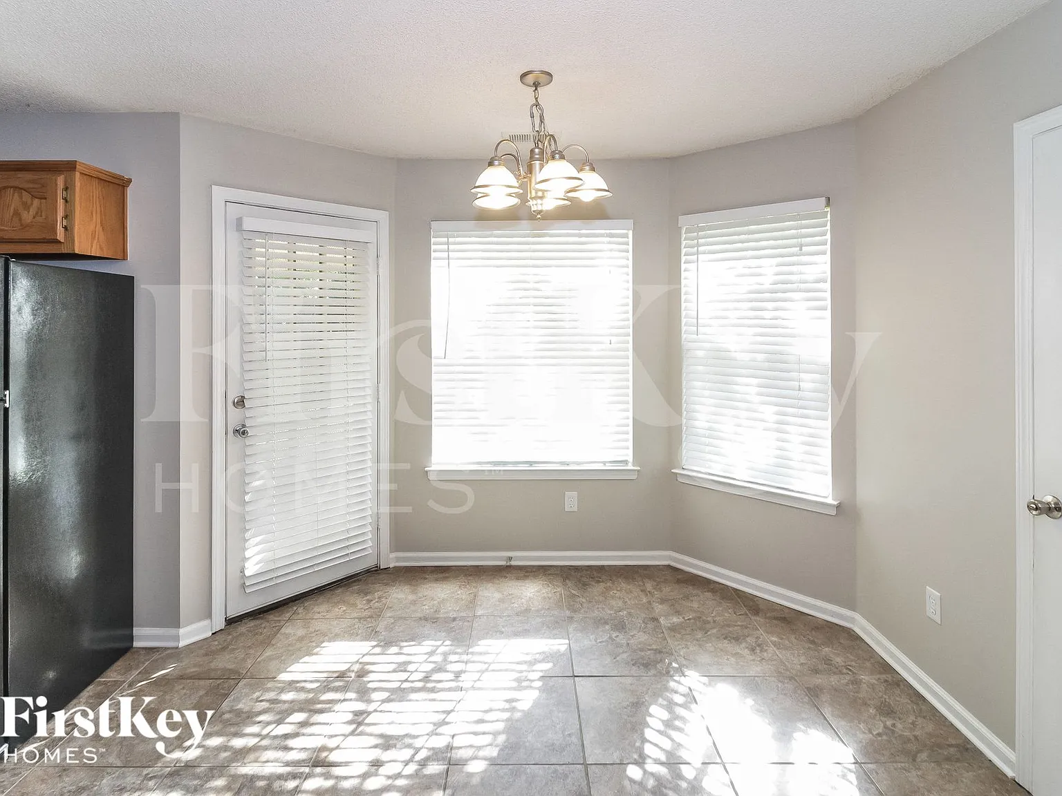 4 bed, 2.5 bath, 1950 sqft, $2,160 — Photo 4