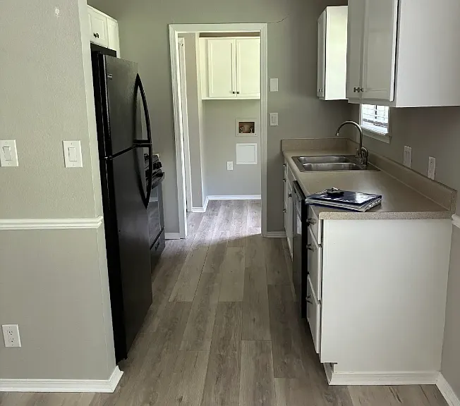 253 N Moore Ave — Photo 5