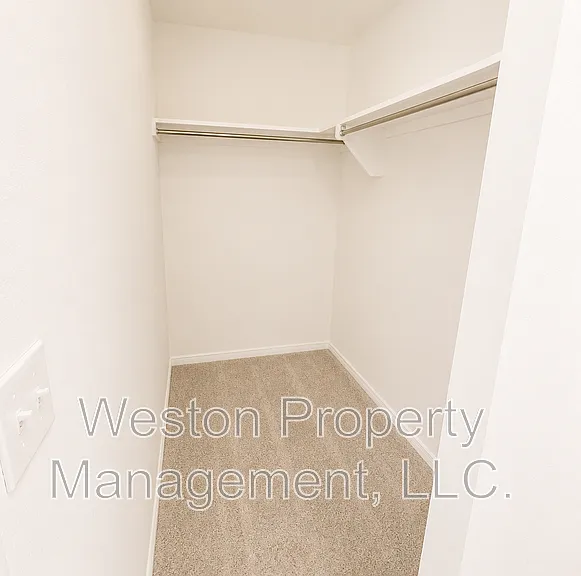 16209 Harvester Dr — Photo 12