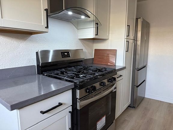 2nd image of 638-644 E 4th St #Df48b9269