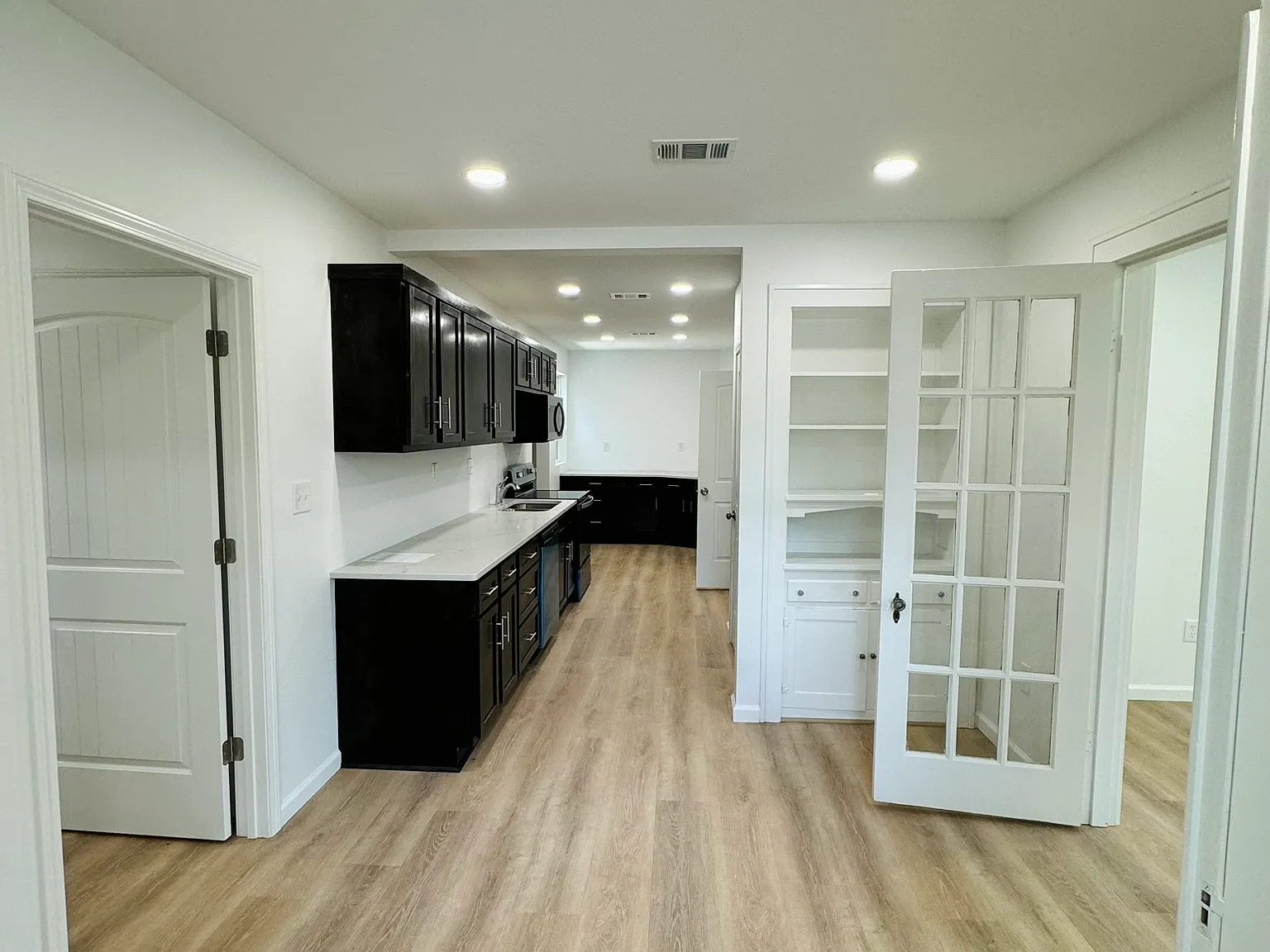 4 bed, 1.5 bath, 2172 sqft, $1,550 — Photo 1