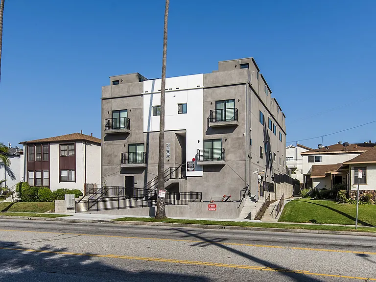 7036 La Tijera Blvd — Photo 15