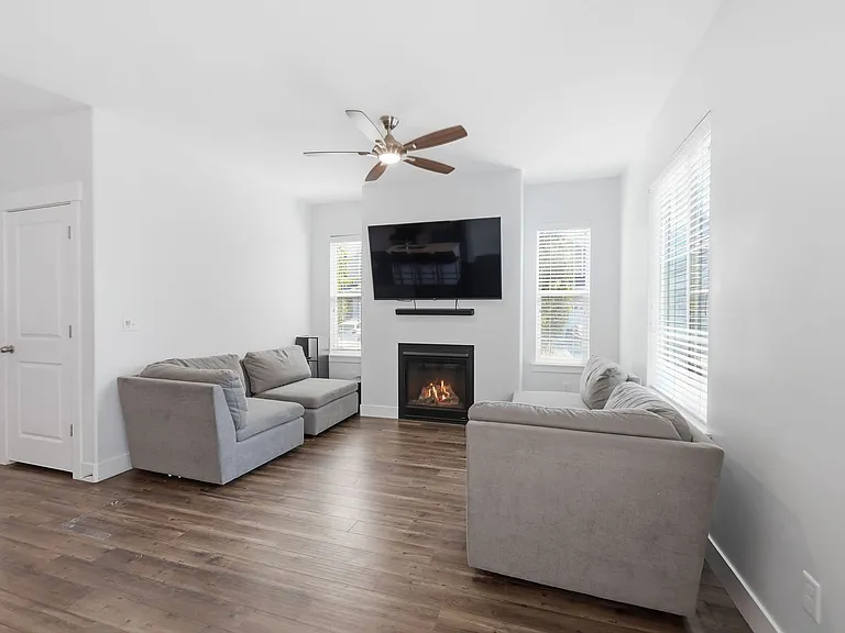 153 W Silver Springs Dr — Photo 9