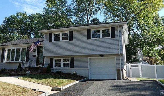 2nd image of 372 Shea Dr