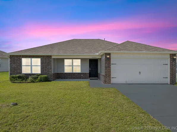 10202 E Larry St, Claremore, OK 74019