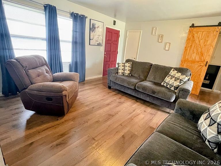 Listing photo 4