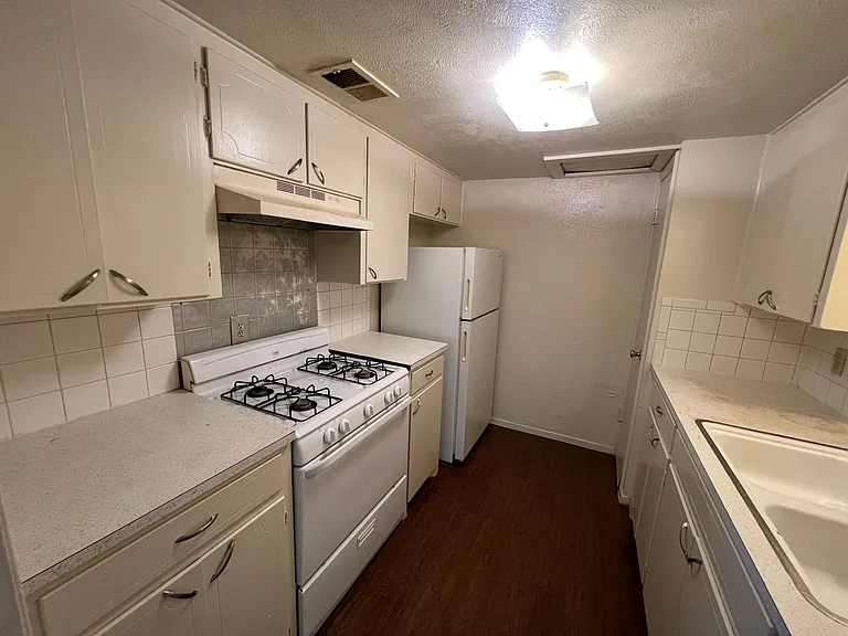 912 N Bell Ave — Photo 13