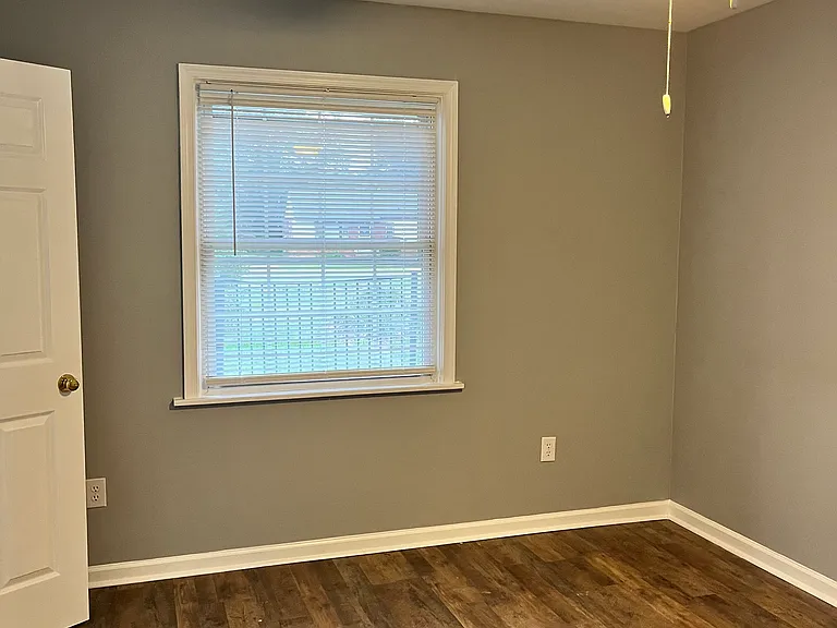 1502 E Laburnum Ave — Photo 6