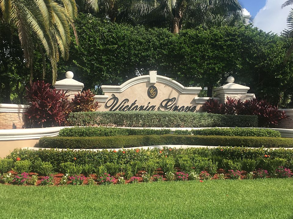 Victoria Grove -- entrance