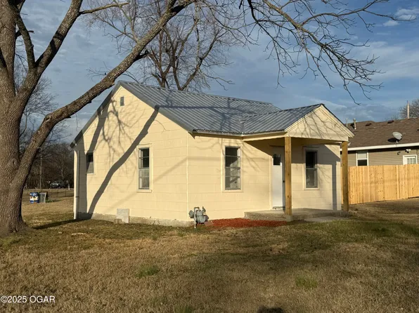 1503 4th St, Oswego, KS 67356