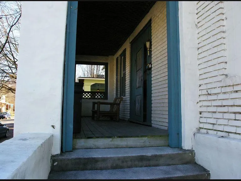 727 Deery St #4 — Photo 3