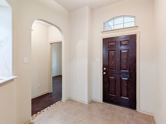 3rd image of 5821 Comanche Peak Dr