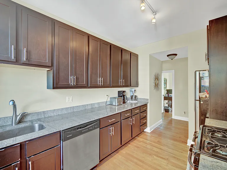 650 W Wellington Ave — Photo 15