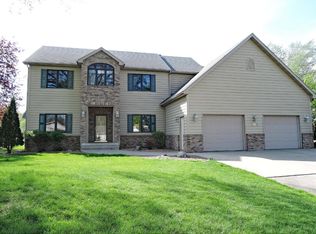 1958 Pheasant Run Dr NE, Owatonna, MN 55060