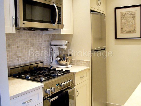 4th image of 33 Greenwich Ave APT 15G