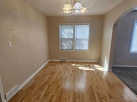4th image of 606 Haines Ave