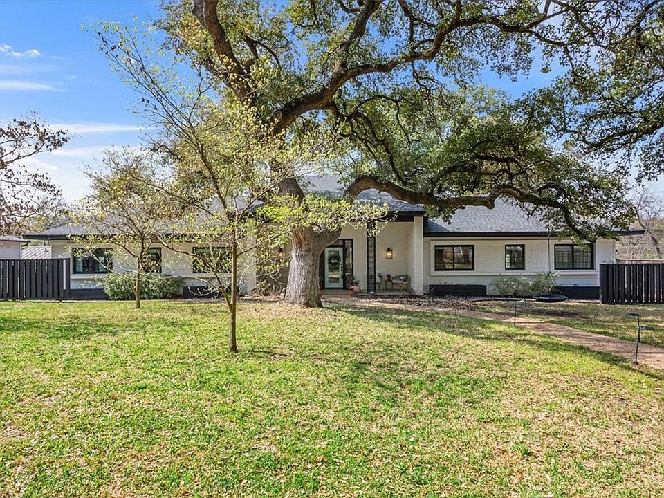 1st image of 2608 Old Oaks Dr