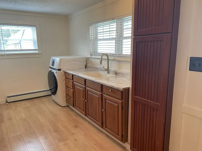 308 E Pitt St — Photo 11
