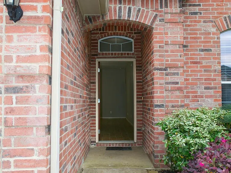 14434 Long Meadow Dr — Photo 2