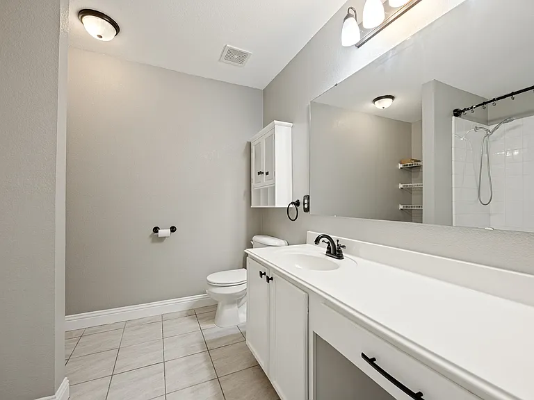 1601 Elm St — Photo 14