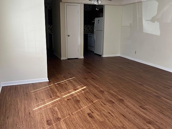4th image of 137 Montague Dr