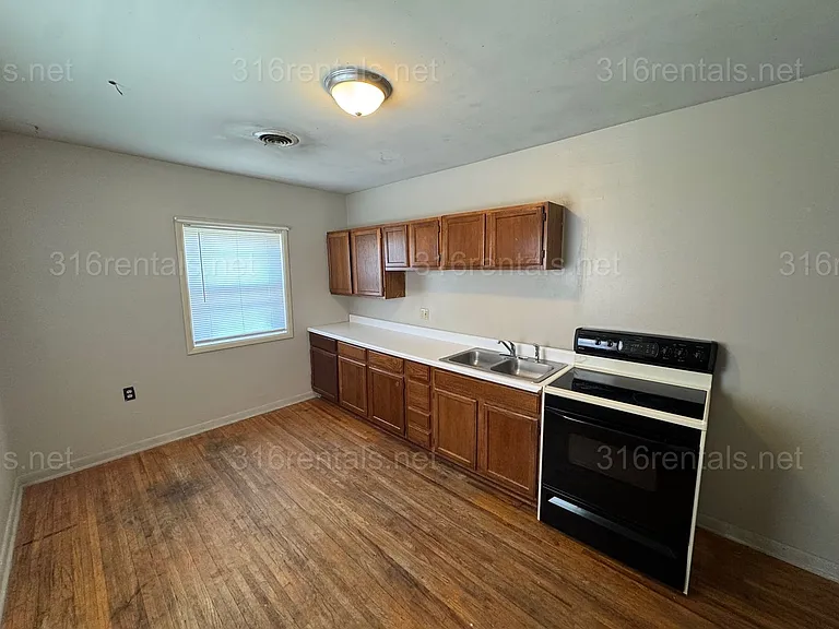 1101 E Hoch — Photo 10