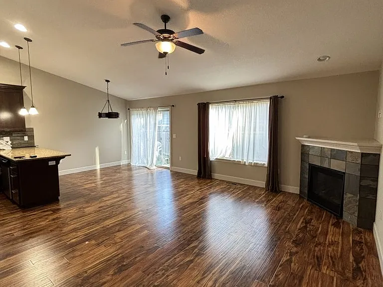 1067 Taurus Loop NE — Photo 3