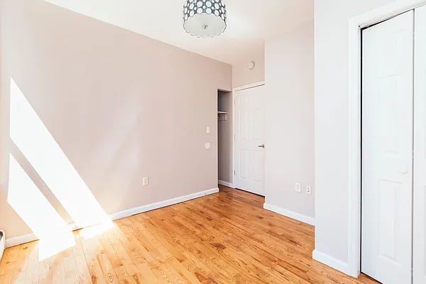 Rented by EXR | media 22