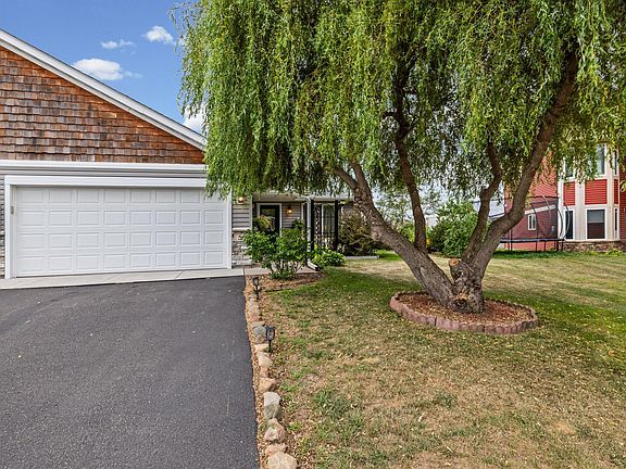 3rd image of 53 Meadowlark Ln