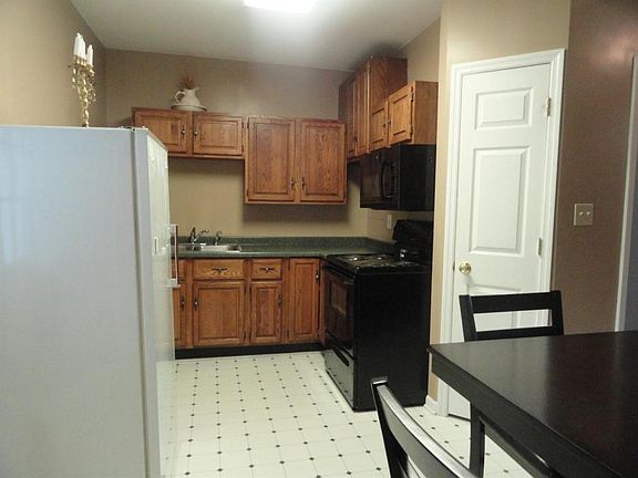 2nd image of 712 W Main St