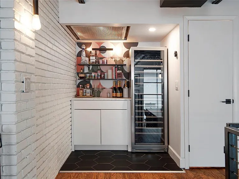 1314 E Washington St — Photo 10